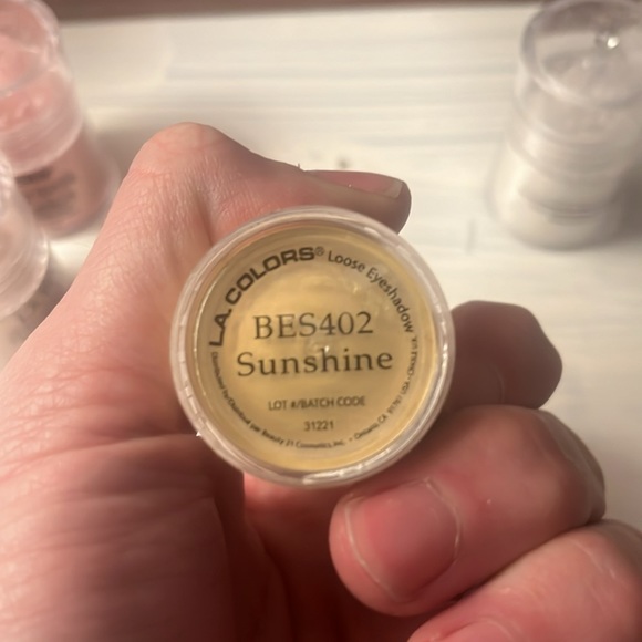 Four Eyeshadows L.A. Colors Shimmering Loose - Picture 5 of 8